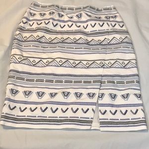White House Black Market Embroidered Pencil Skirt With Slit Women’s Size 10